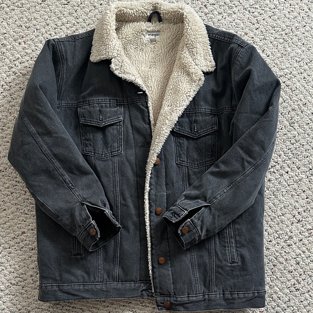 Wrangler women’s Dark Gray Sherpa Lined Jacket